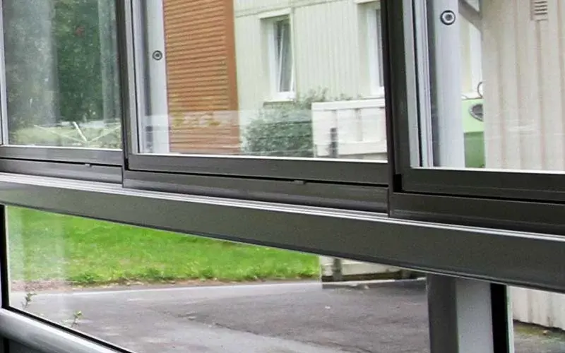 En bild på Borstlister ger god tätning mellan luckorna.